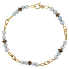 A Link in oro 18k 15" con perle grigie barocche e zaffiri, ovale aperto e attorcigliato