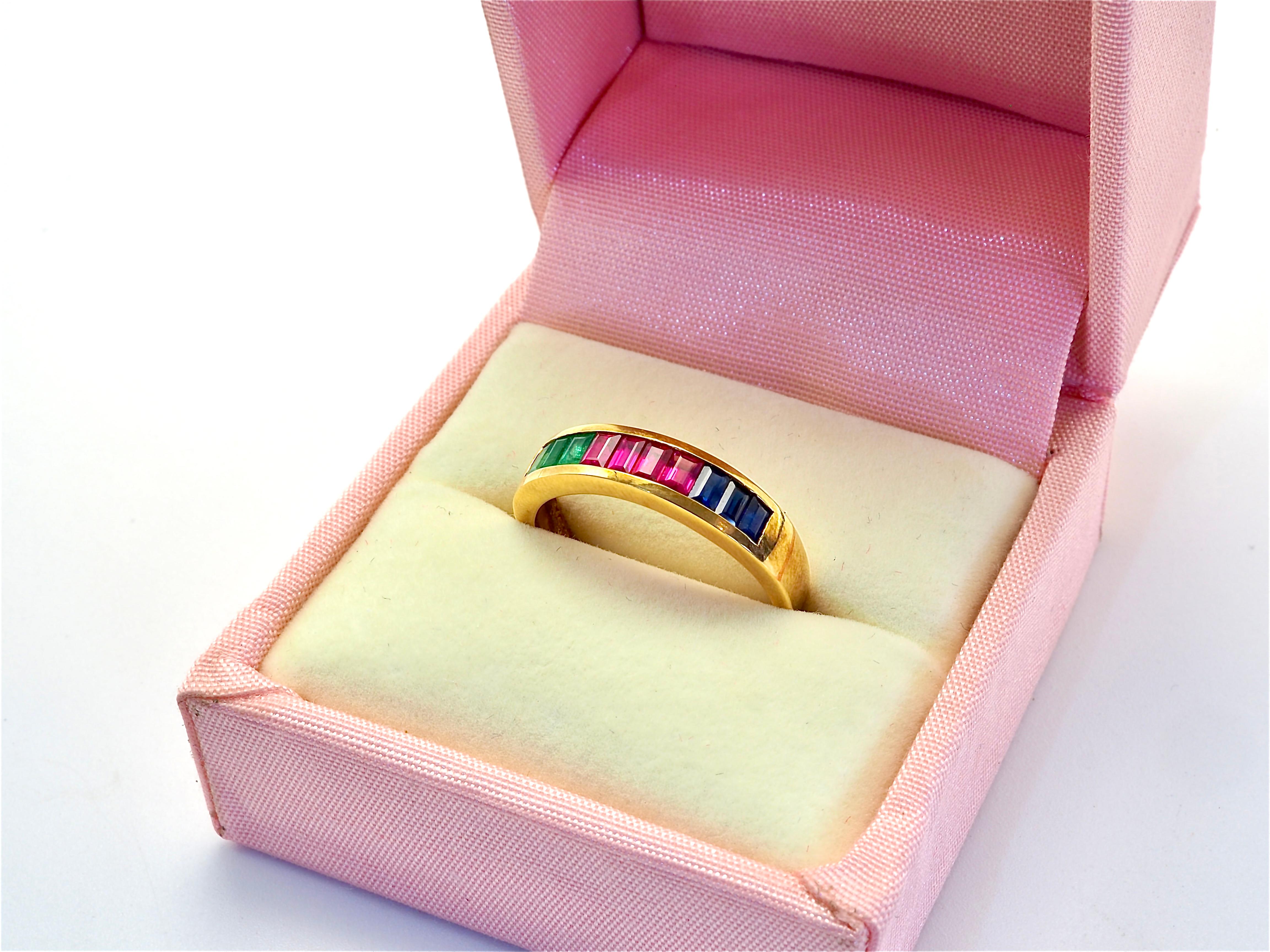 Anillo vintage de oro de 18 quilates con zafiro baguette, rubí y esmeralda de 1,50 quilates 2