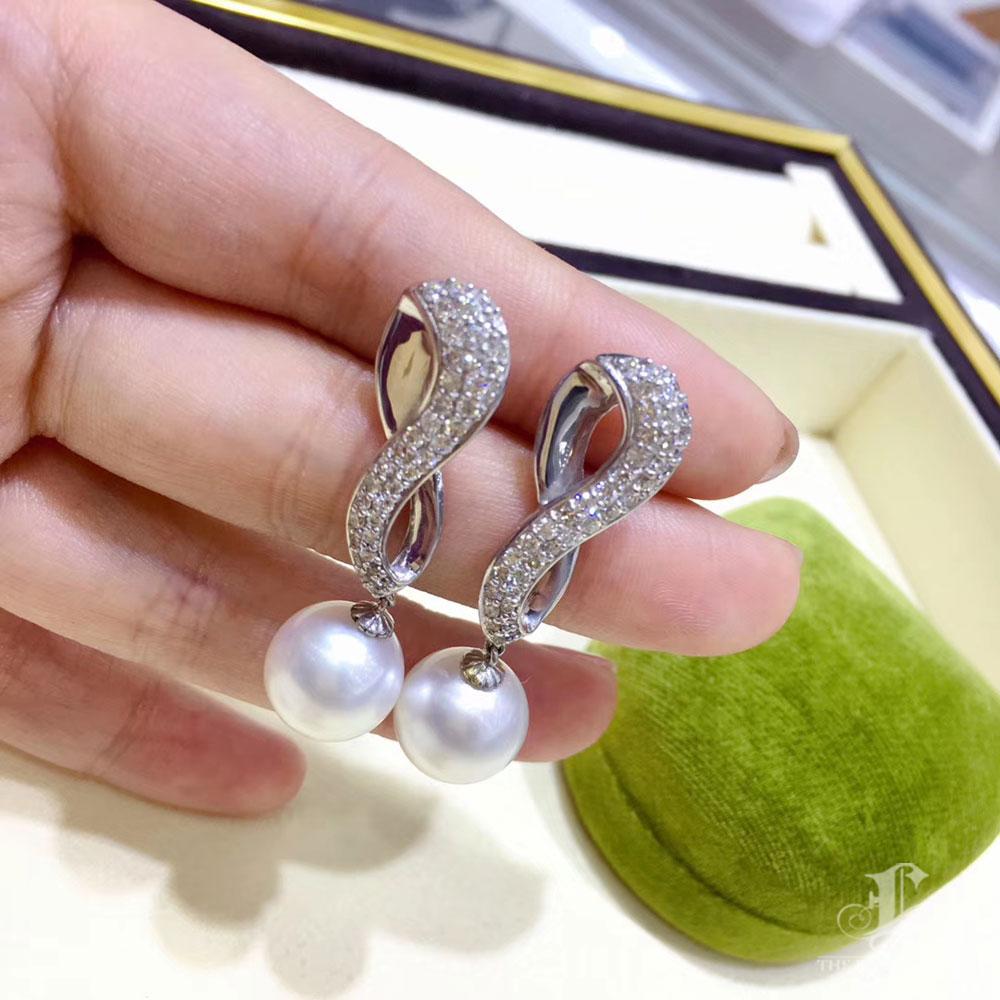 【Crown Radiance】Infinity Aurora South Sea Pearl Diamond Gala Drop Earrings For Sale 1