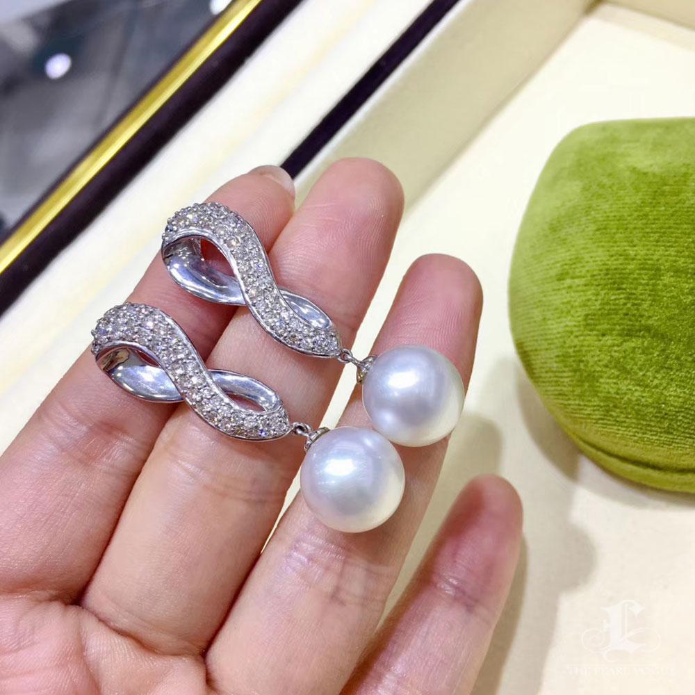 【Crown Radiance】Infinity Aurora South Sea Pearl Diamond Gala Drop Earrings For Sale 2