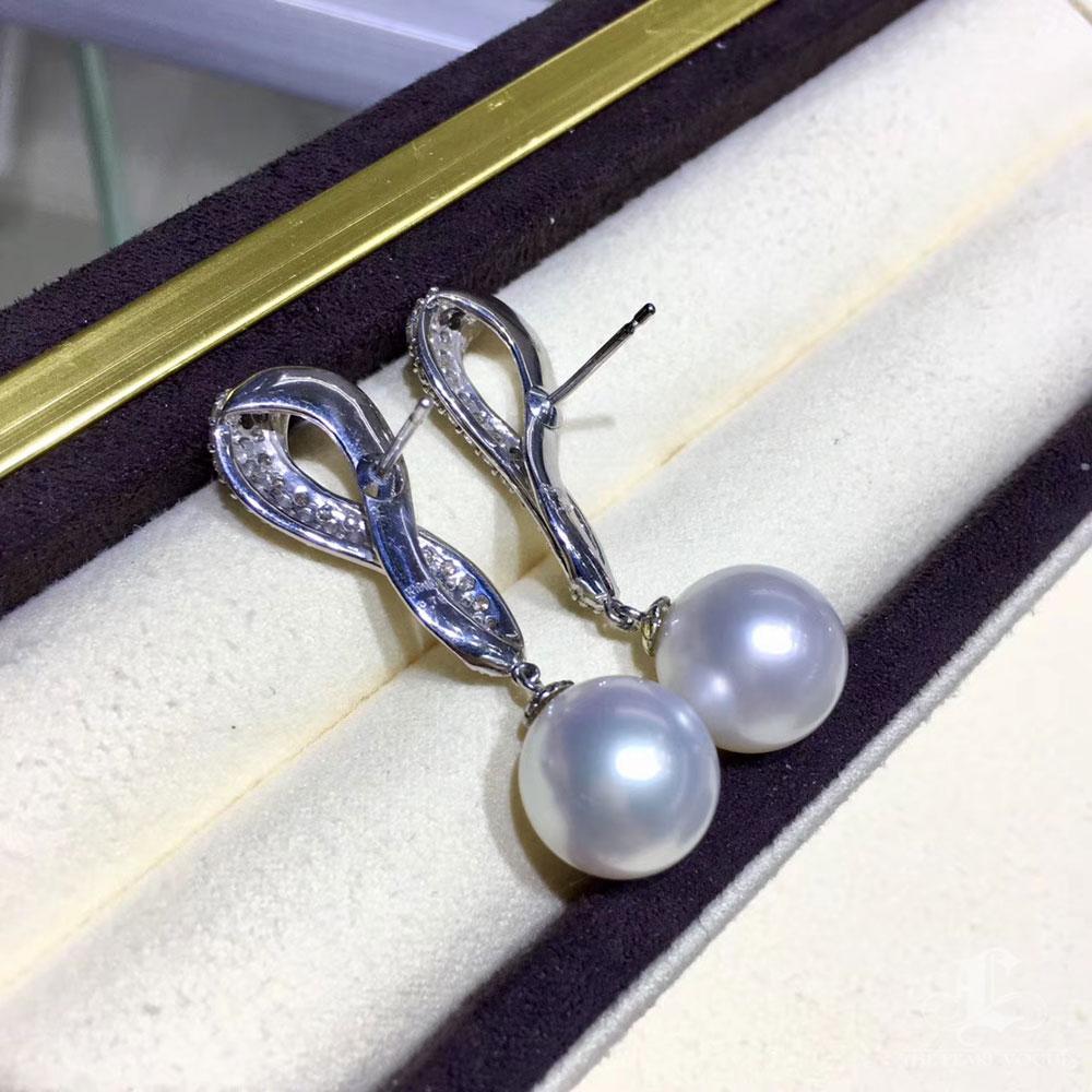 【Crown Radiance】Infinity Aurora South Sea Pearl Diamond Gala Drop Earrings For Sale 3