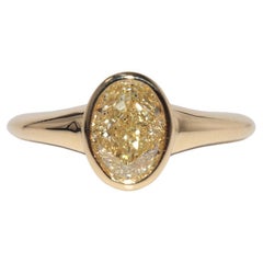 Anello solitario in oro 18k da 1,51 carati con taglio ovale di colore chiaro e fantasia, certificato GIA