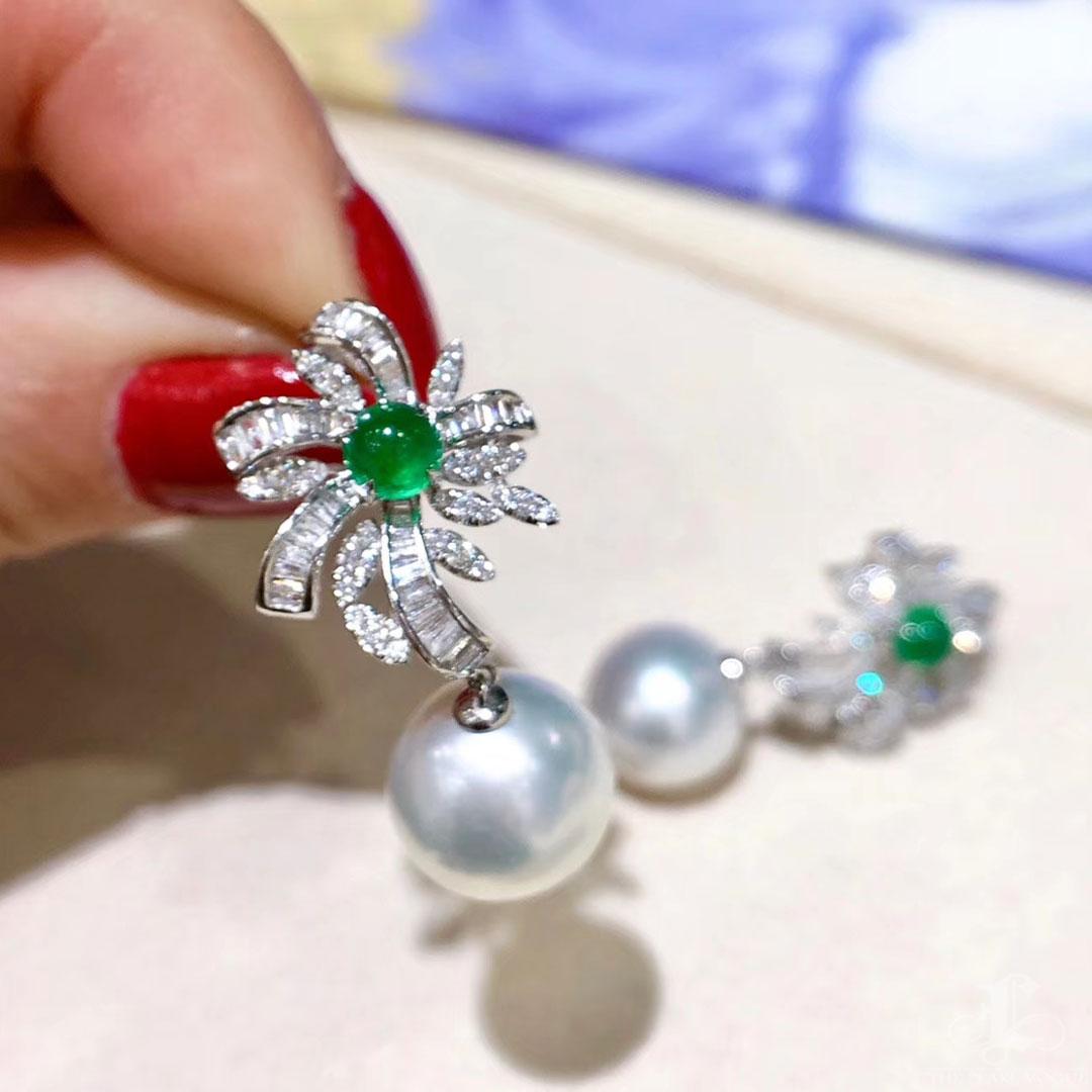 【Vine Symphony】Palm Bloom Aurora South Sea Pearl Emerald Diamond Drop Earrings In New Condition For Sale In New York, NY