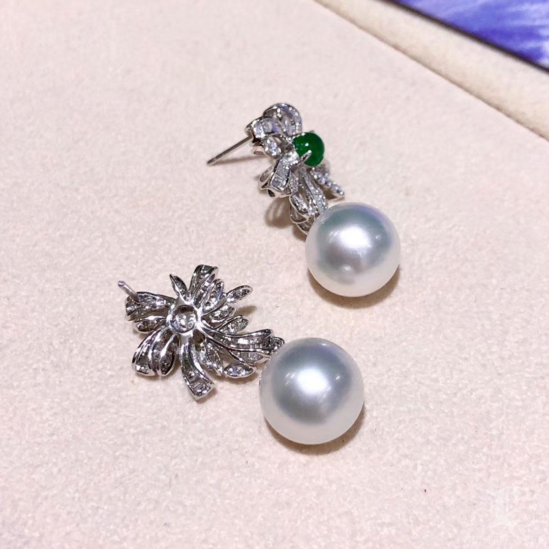 【Vine Symphony】Palm Bloom Aurora South Sea Pearl Emerald Diamond Drop Earrings For Sale 1