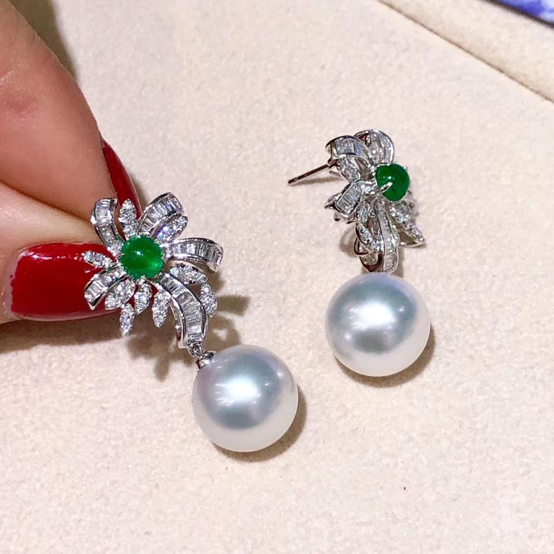 【Vine Symphony】Palm Bloom Aurora South Sea Pearl Emerald Diamond Drop Earrings For Sale 2