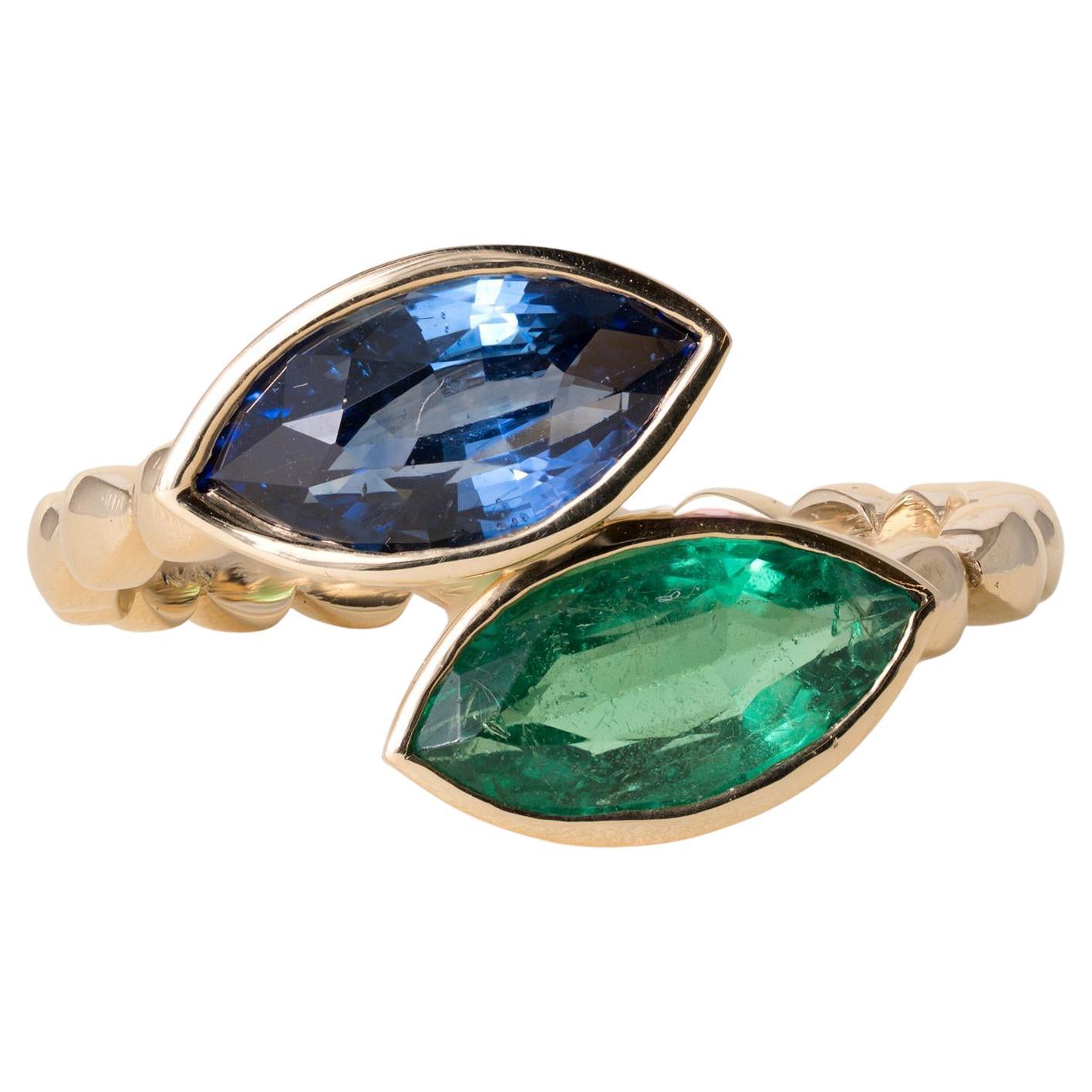18K Gold 1.55 Carat Sapphire and 0.98 Carat Emerald Toi et Moi Marquise Ring For Sale