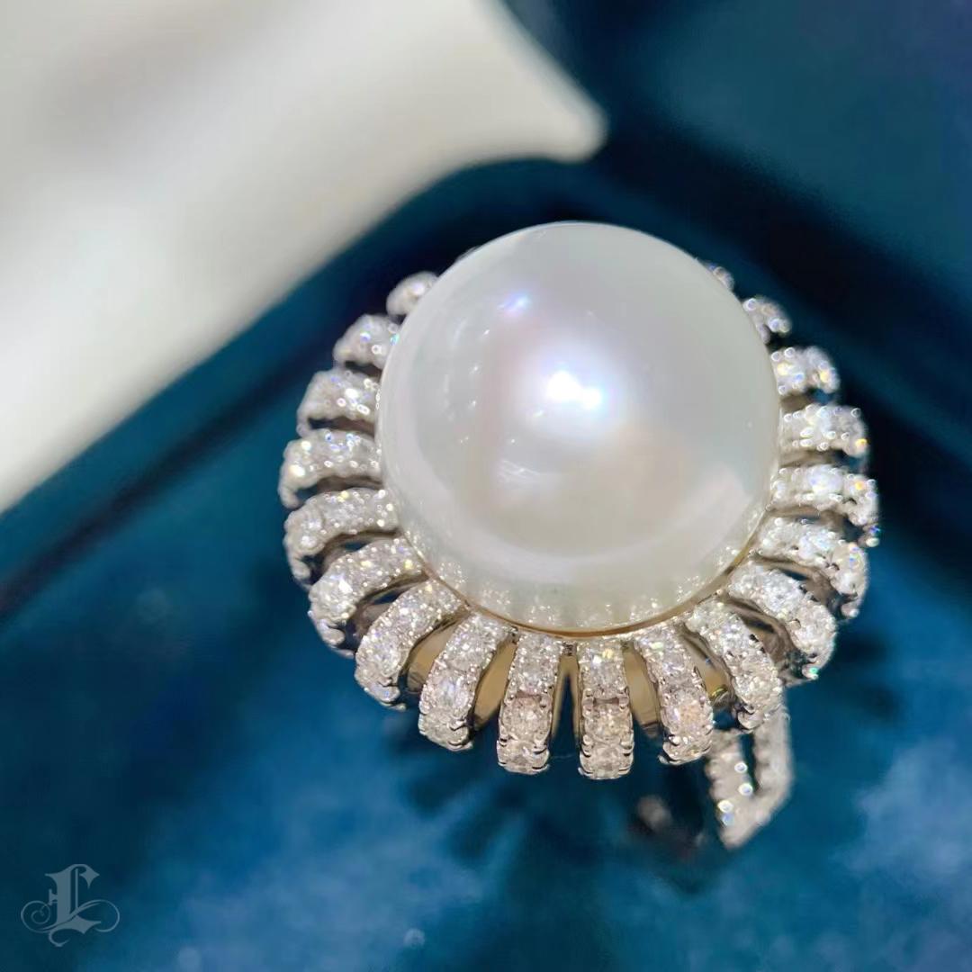 【Crown Radiance】Aurora Radiance South Sea Pearl & Diamond Sunburst Ring In New Condition For Sale In New York, NY