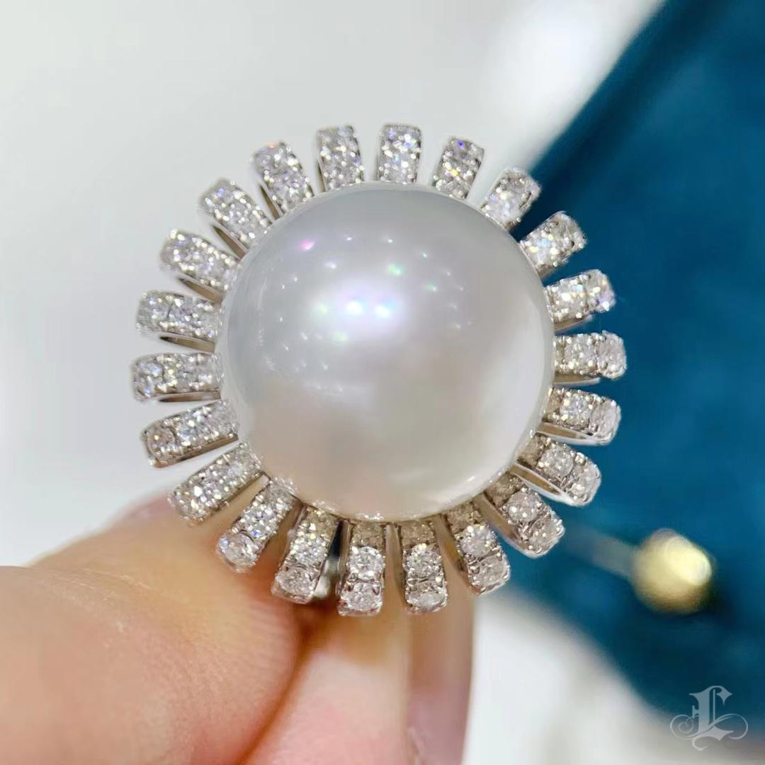 【Crown Radiance】Aurora Radiance South Sea Pearl & Diamond Sunburst Ring For Sale 2