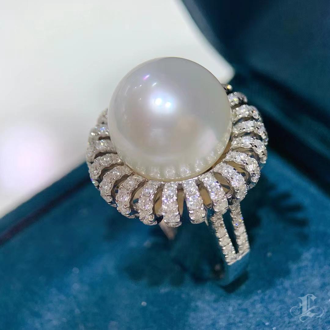 【Crown Radiance】Aurora Radiance South Sea Pearl & Diamond Sunburst Ring For Sale 3