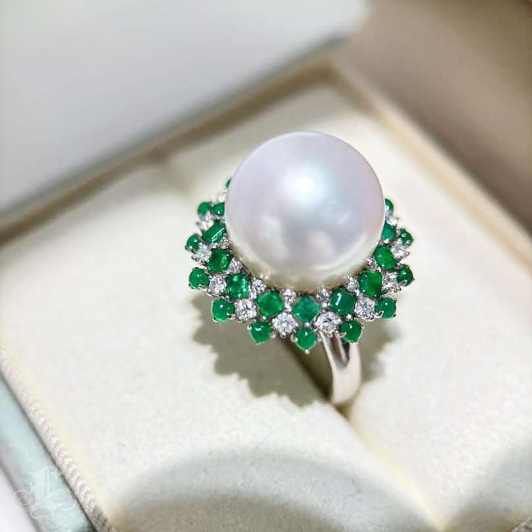 【Crown Radiance】Starburst Emerald Halo Aurora South Sea Pearl Cocktail Ring en vente 3