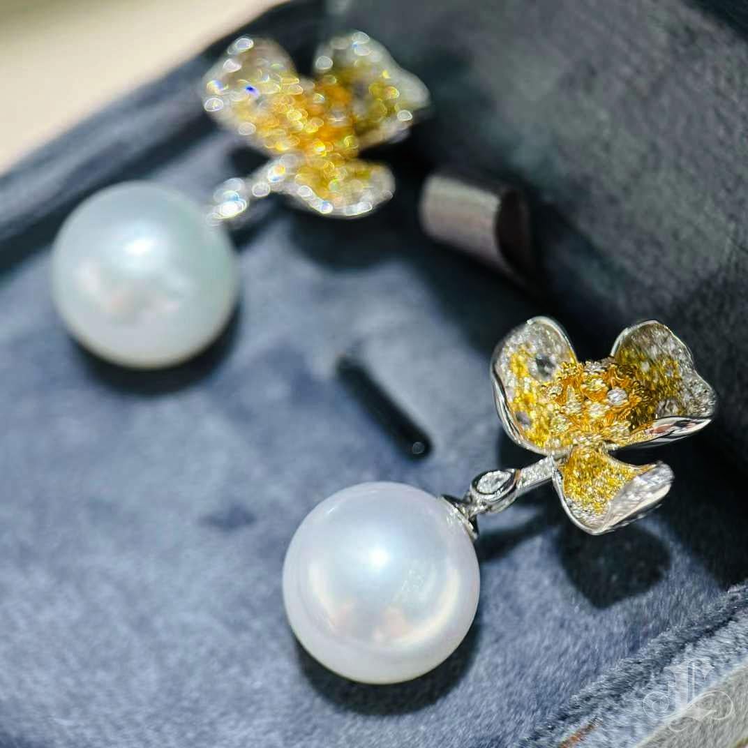 Women's 【Vine Symphony】Dancing Blossom Aurora South Sea Pearl and Diamond Earrings For Sale