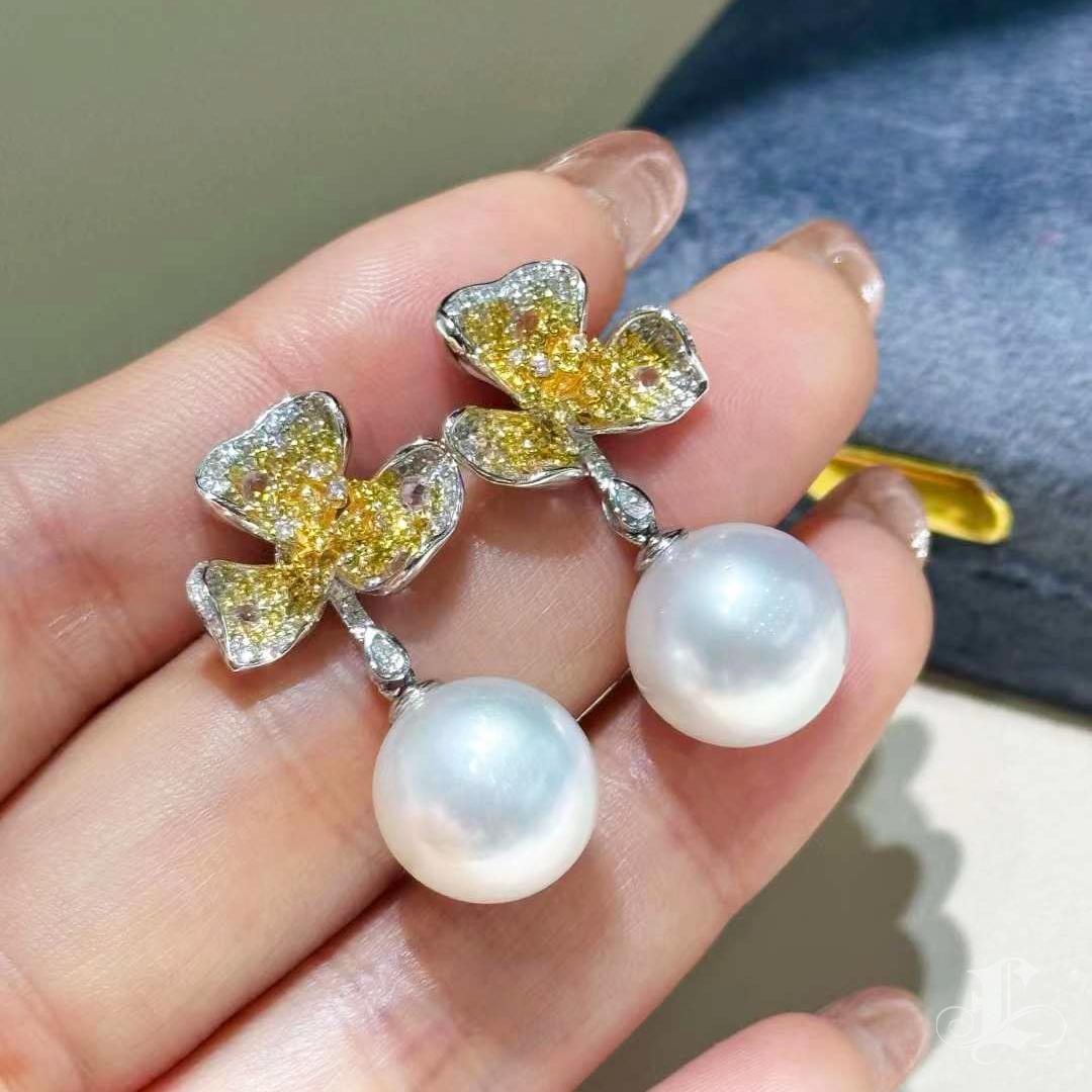【Vine Symphony】Dancing Blossom Aurora South Sea Pearl and Diamond Earrings For Sale 3
