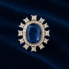 18 Karat Gold  15,88 Karat burmesischer blauer Saphir und Prinzessinnen-Diamant Cocktail-Ring