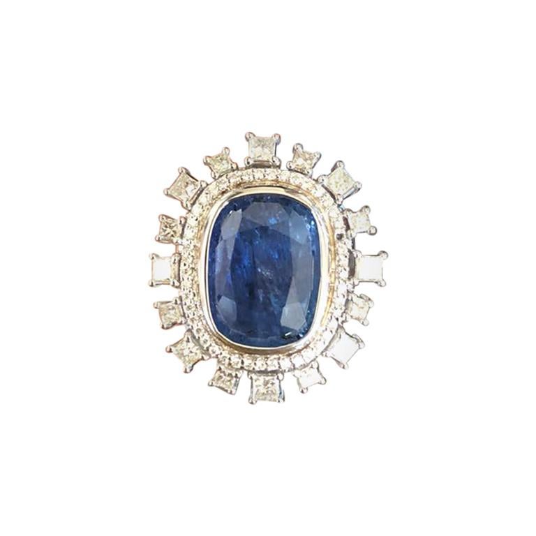 18 Karat Gold  15,88 Karat burmesischer blauer Saphir und Prinzessinnen-Diamant Cocktail-Ring