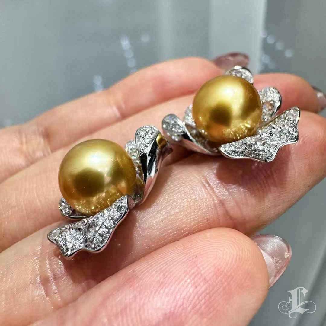 【Vine Symphony】Golden Petal Aurora South Sea Pearl Diamond Leaf Earrings For Sale 3