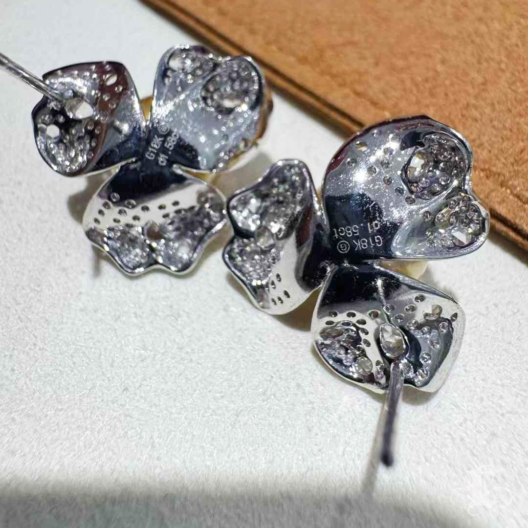 【Vine Symphony】Golden Petal Aurora South Sea Pearl Diamond Leaf Earrings For Sale 4