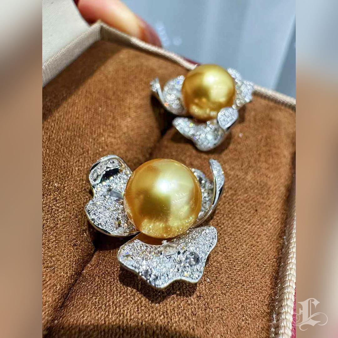【Vine Symphony】Golden Petal Aurora South Sea Pearl Diamond Leaf Earrings For Sale 5