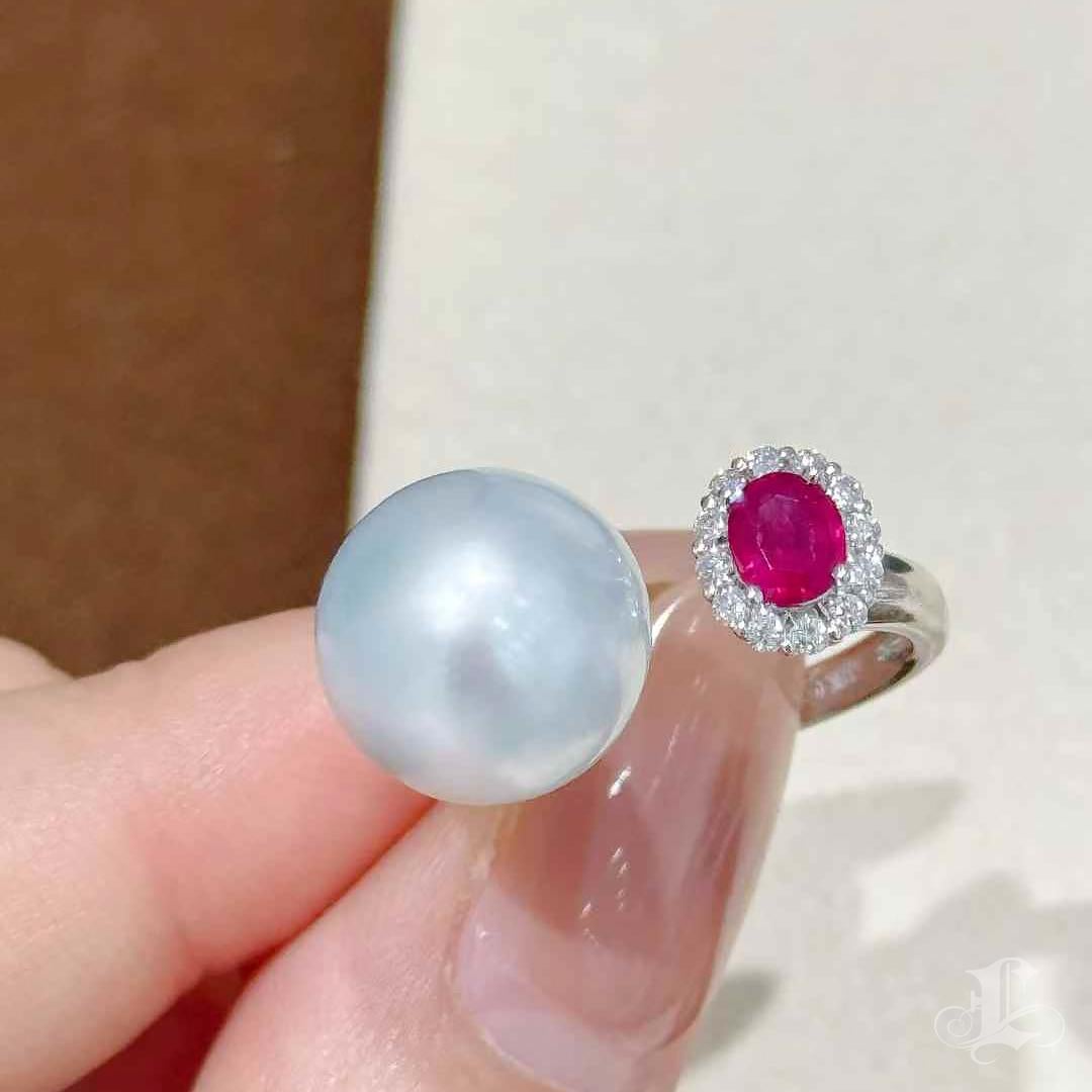 【Crown Radiance】Halo Ruby Aurora South Sea Pearl Statement Ring In New Condition For Sale In New York, NY