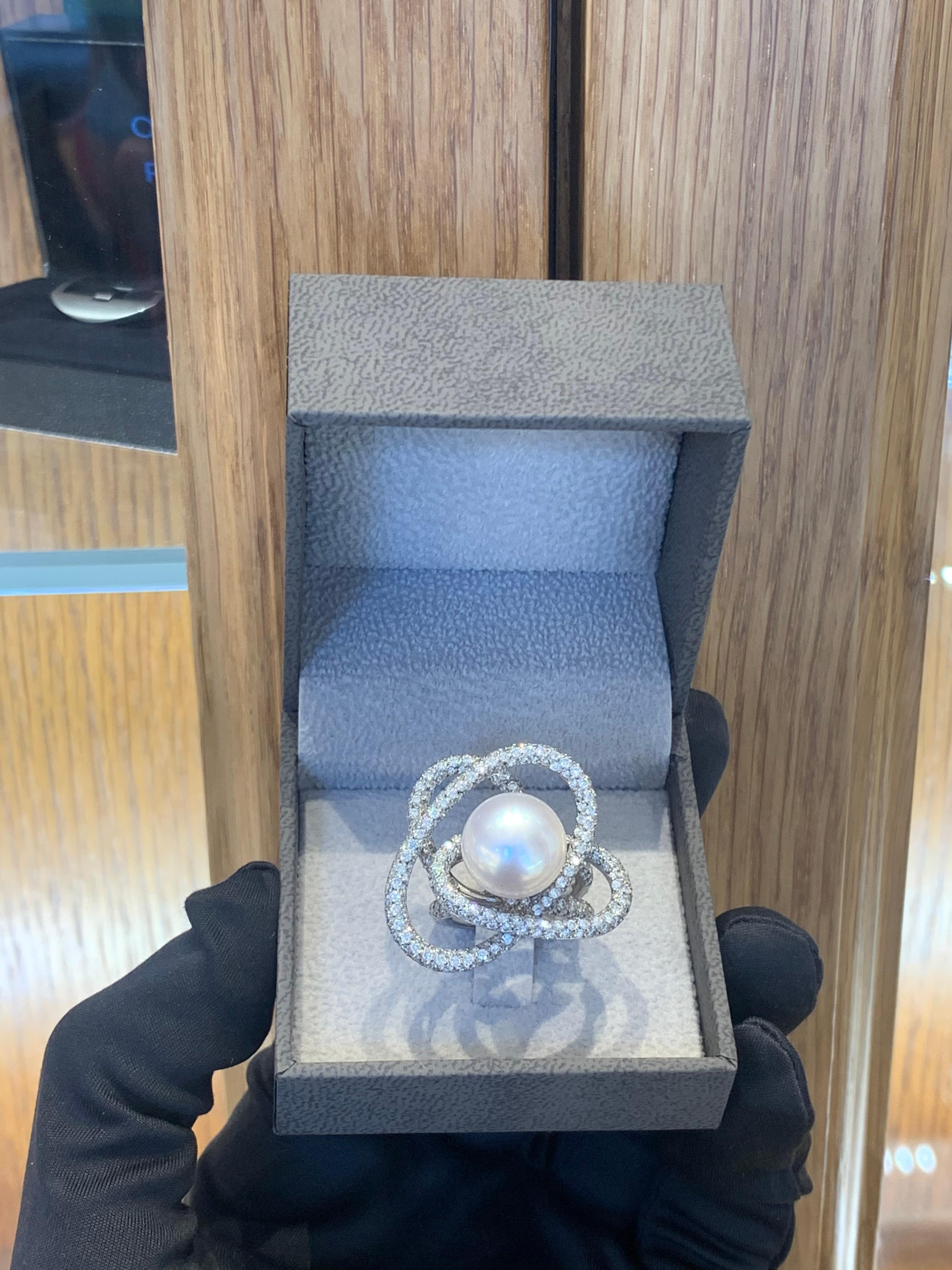 18k Gold 15mm White Pearl & 3.0 Carats Diamond Cocktail Ring For Sale 2