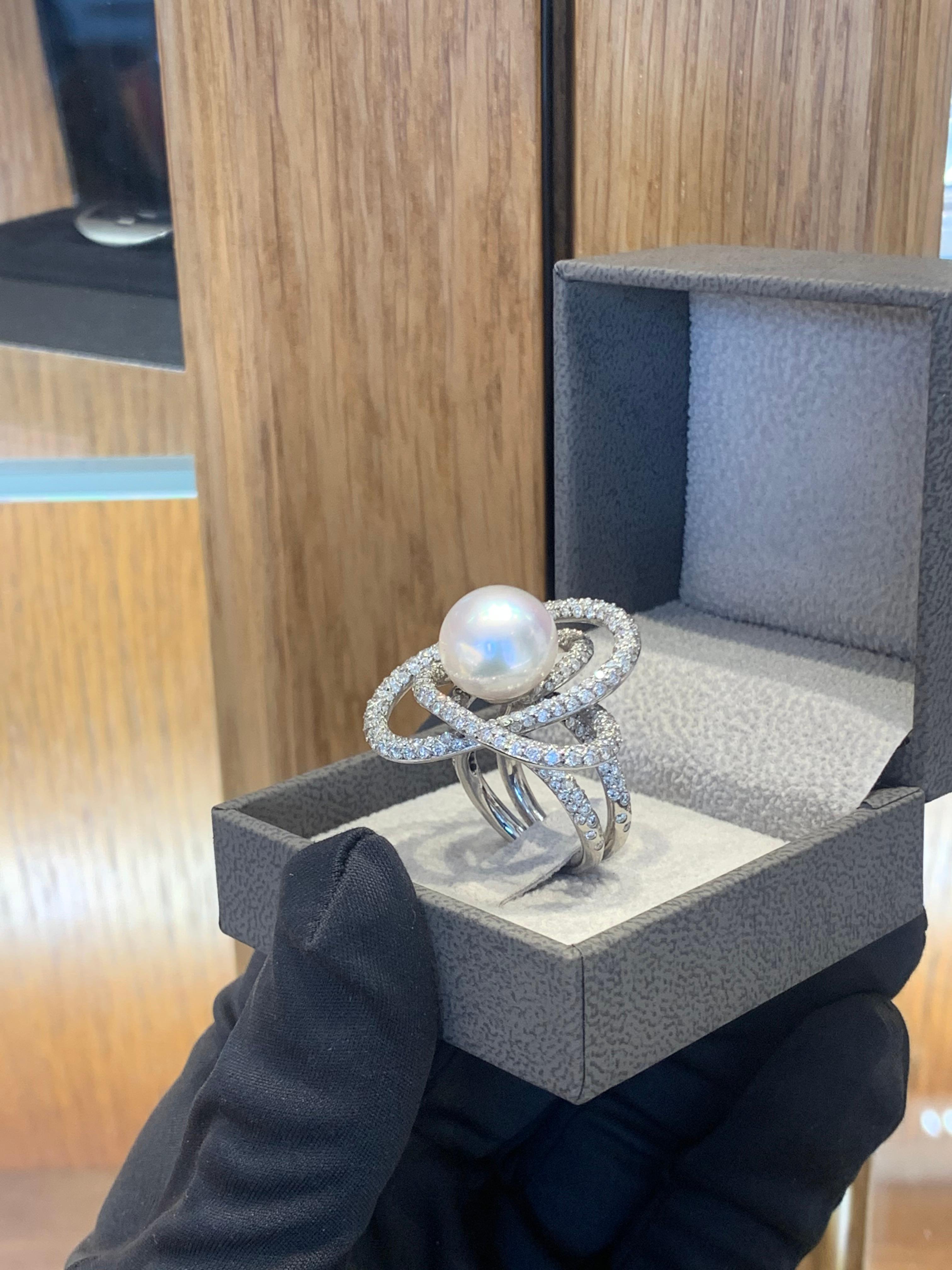 18k Gold 15mm White Pearl & 3.0 Carats Diamond Cocktail Ring For Sale 4