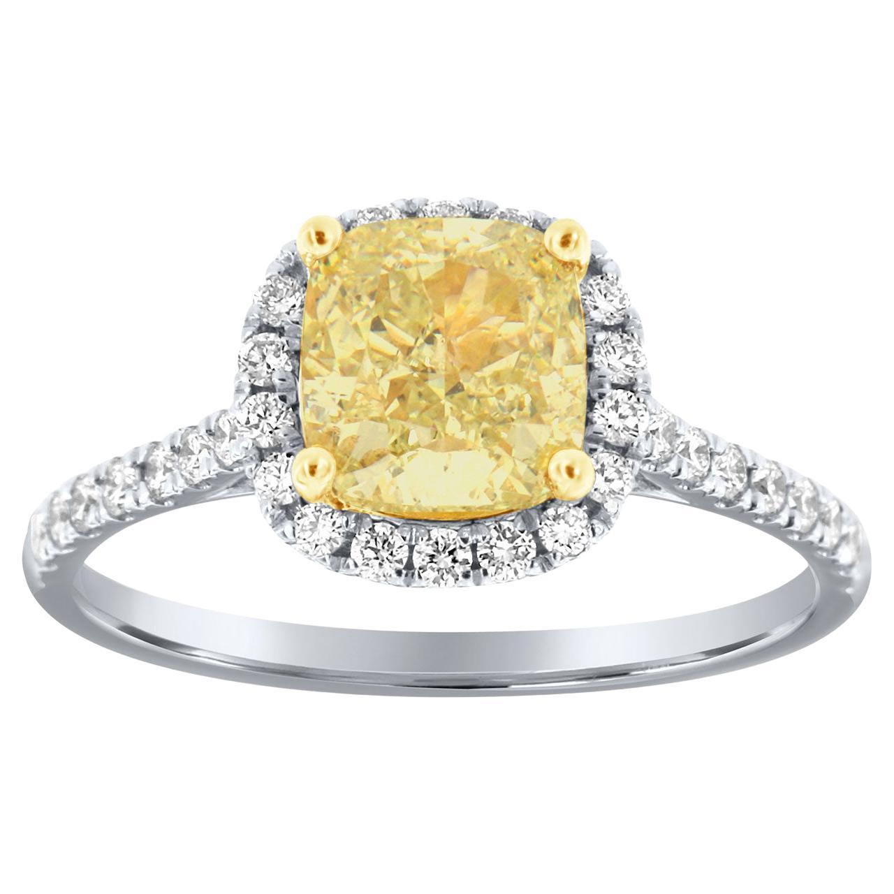 Bague en or 18 carats avec halo de diamants jaunes taille coussin de 1,60 carat