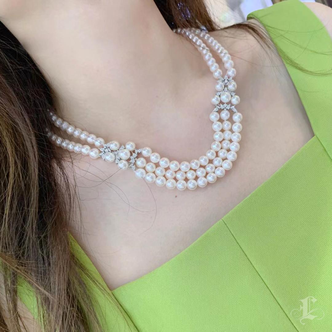 Non taillé 【Crown Radiance】Royal Bloom Collier de perles d'Akoya à trois brins avec diamants en vente