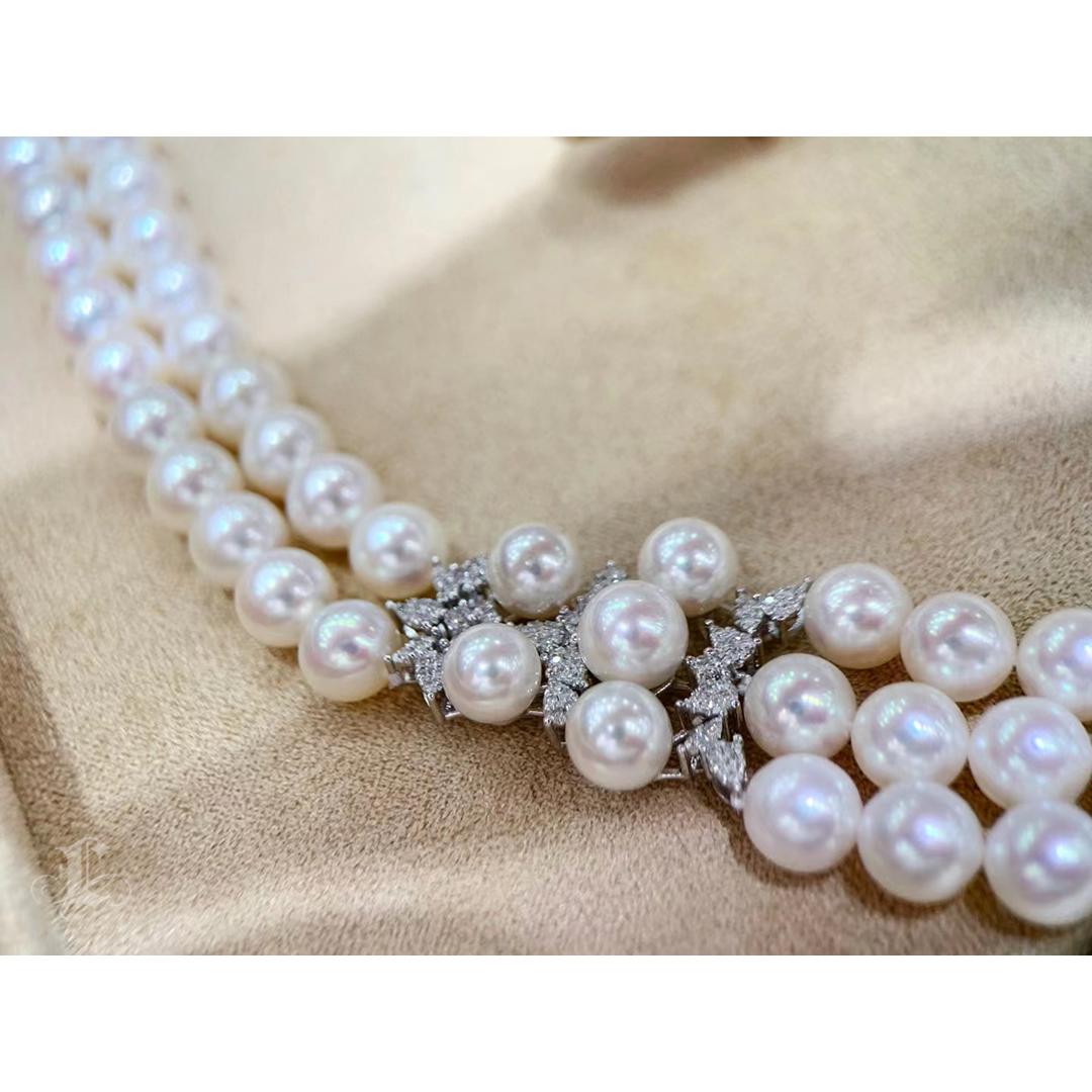 【Crown Radiance】Royal Bloom Collier de perles d'Akoya à trois brins avec diamants en vente 2