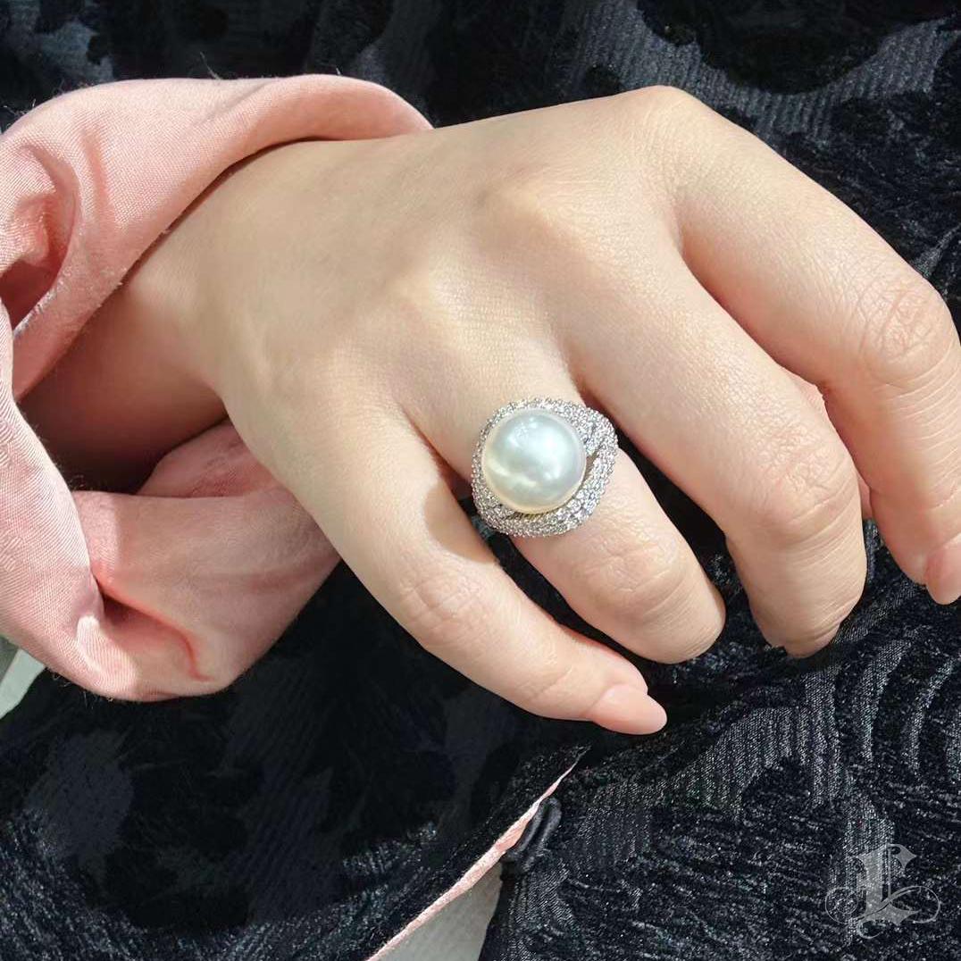 Uncut 【Crown Radiance】Diamond-Encased Aurora South Sea Pearl Gala Statement Ring For Sale