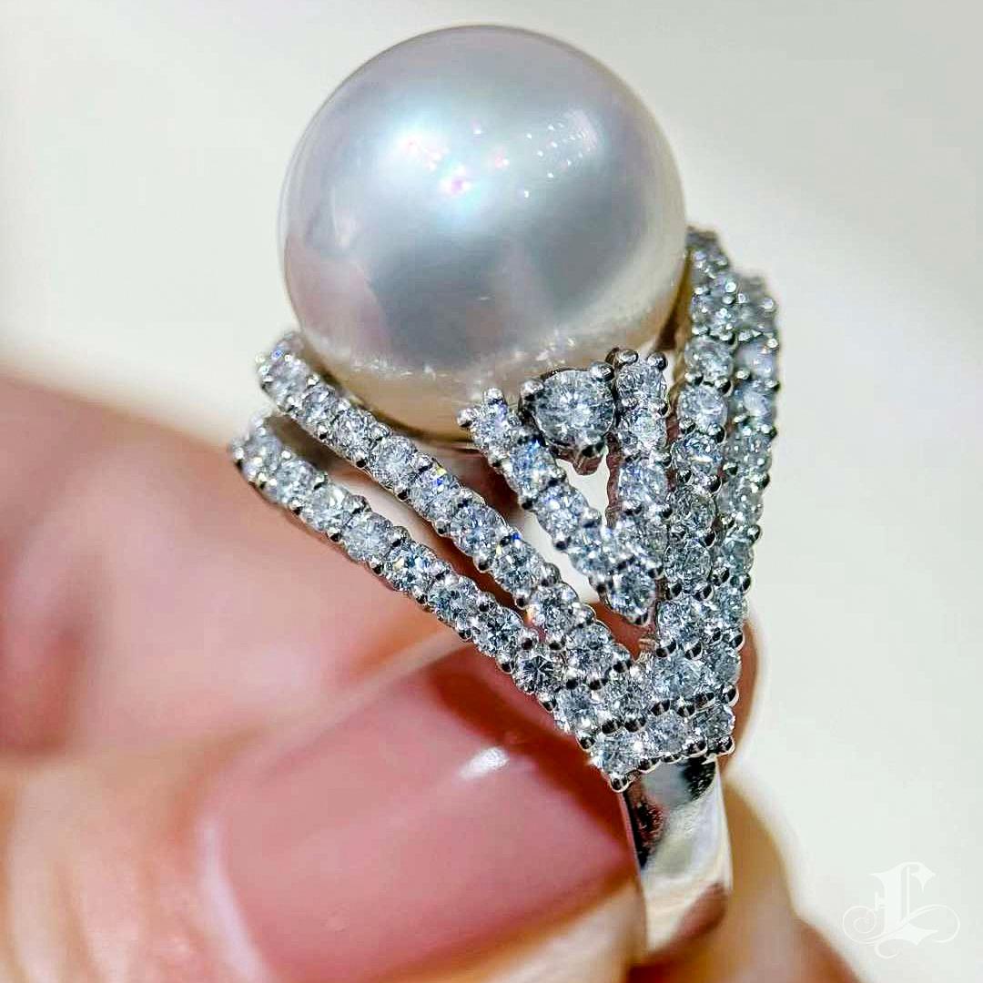 Women's 【Crown Radiance】Diamond-Encased Aurora South Sea Pearl Gala Statement Ring For Sale