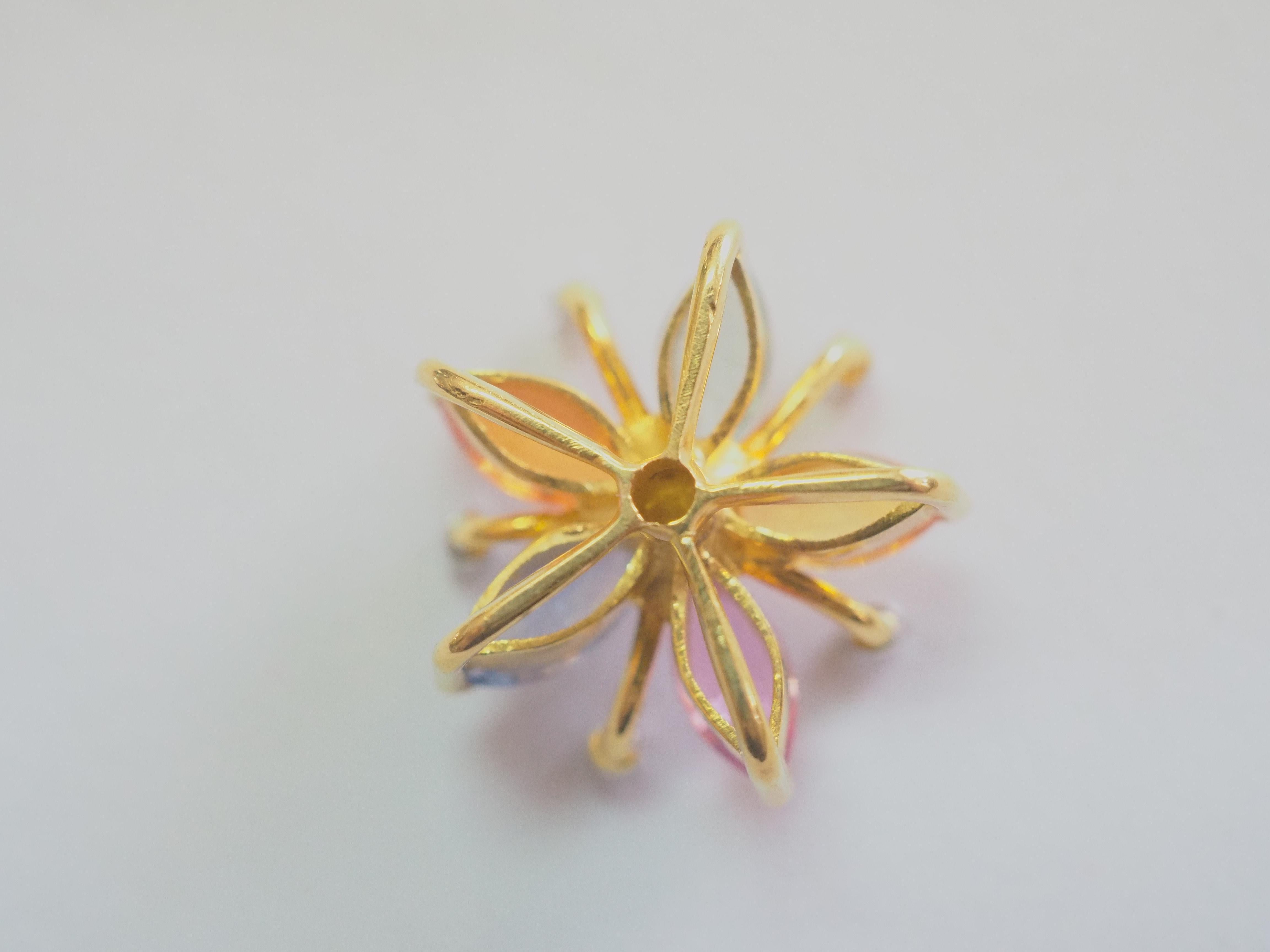 18K Gold 1,65ct Multi Sapphire & 0,08ct Diamant Blume Anhänger Enhancer im Zustand „Hervorragend“ in เกาะสมุย, TH