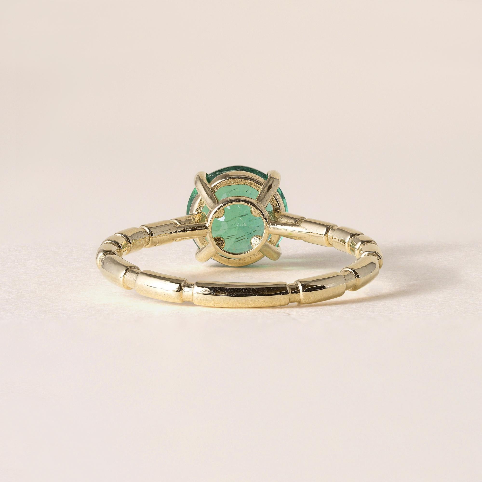 18K Gold 1,67 Karat Smaragd Runde Solitär Ring Damen im Angebot