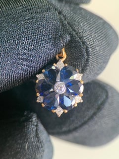 18K Gold 1.70ct Pear Blue Sapphire & 0.16ct Diamond Floral Motif Pendant