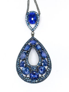18 Karat Gold 17.25 Carat Tanzanite, Sapphire and Diamond Pendant Necklace