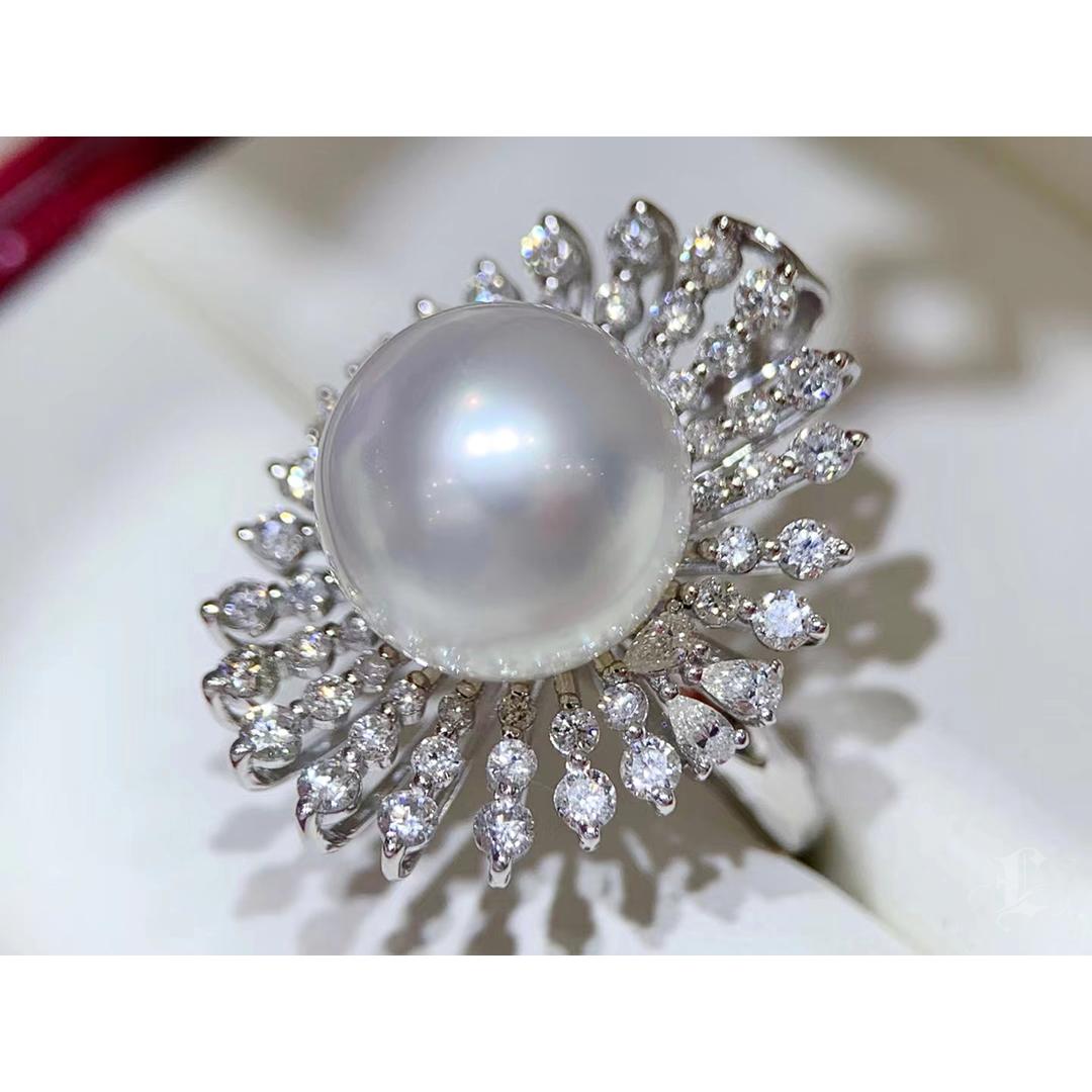 【Crown Radiance】Convertible Sunflare Halo South Sea Pearl Diamond Ring-Pendant For Sale 1