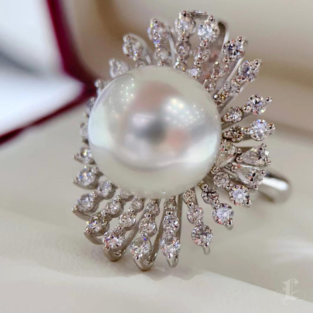 【Crown Radiance】Convertible Sunflare Halo South Sea Pearl Diamond Ring-Pendant For Sale 3