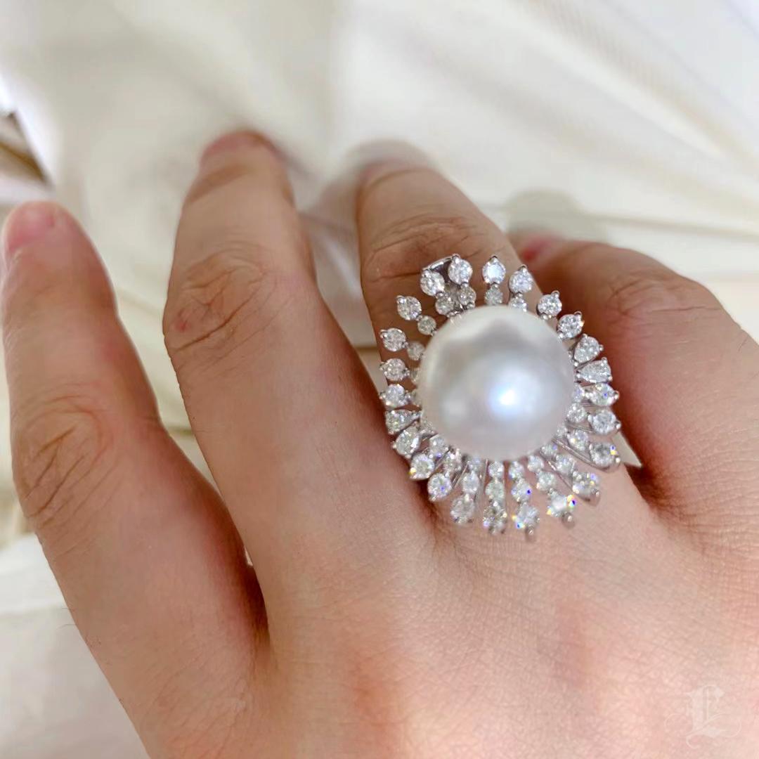 【Crown Radiance】Convertible Sunflare Halo South Sea Pearl Diamond Ring-Pendant For Sale 5