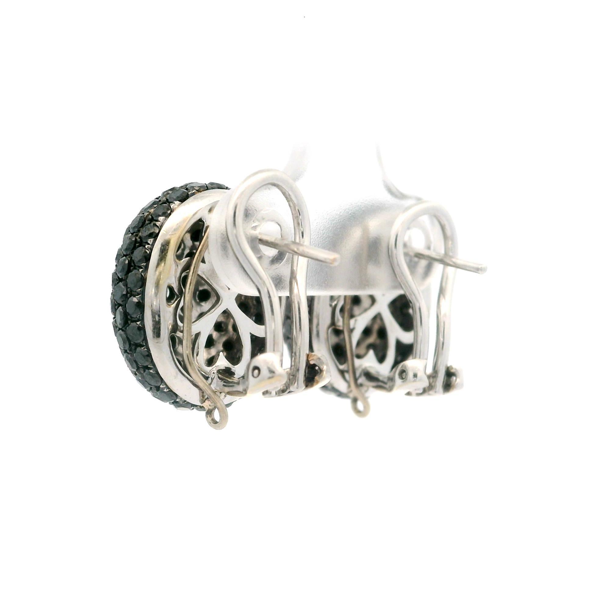 18 Karat Gold 17 Karat Pave Schwarzer Diamant Saphir Tag Nacht Ohrhänger Omega Ohrringe mit Tropfen im Angebot 1