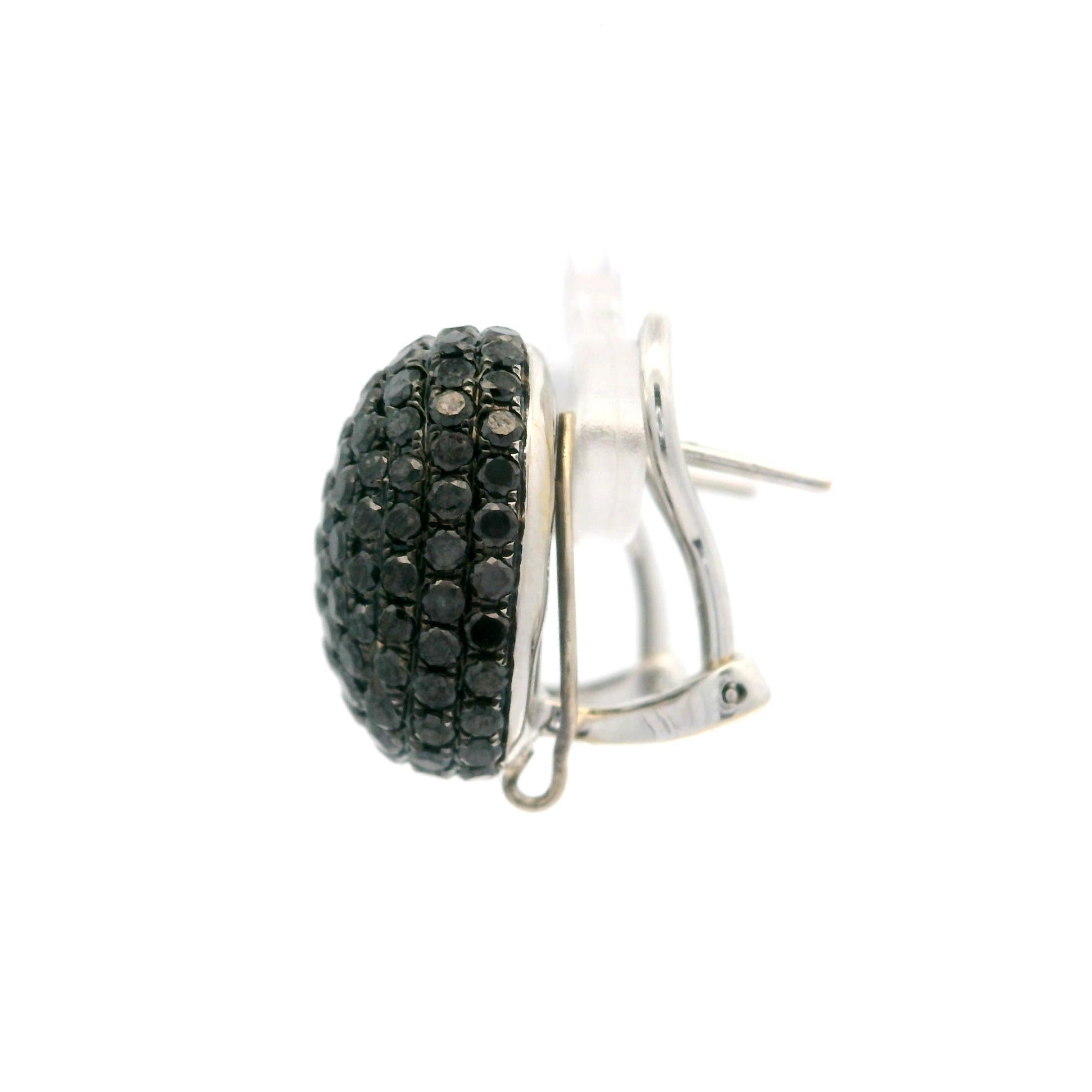 18 Karat Gold 17 Karat Pave Schwarzer Diamant Saphir Tag Nacht Ohrhänger Omega Ohrringe mit Tropfen im Angebot 2