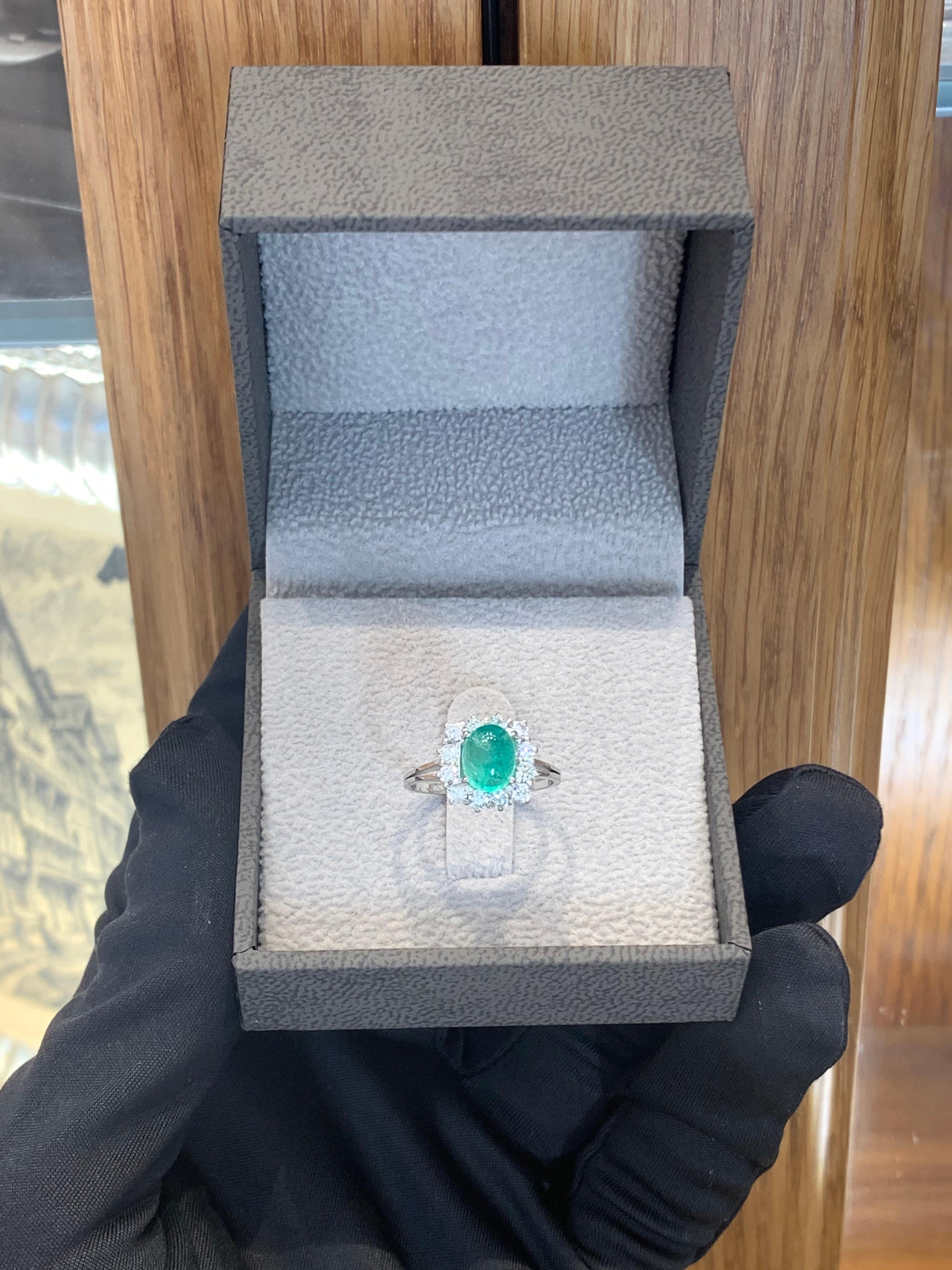 18k Gold 1.8 Carat Emerald & 1.0 Carat Diamond Ring For Sale 2