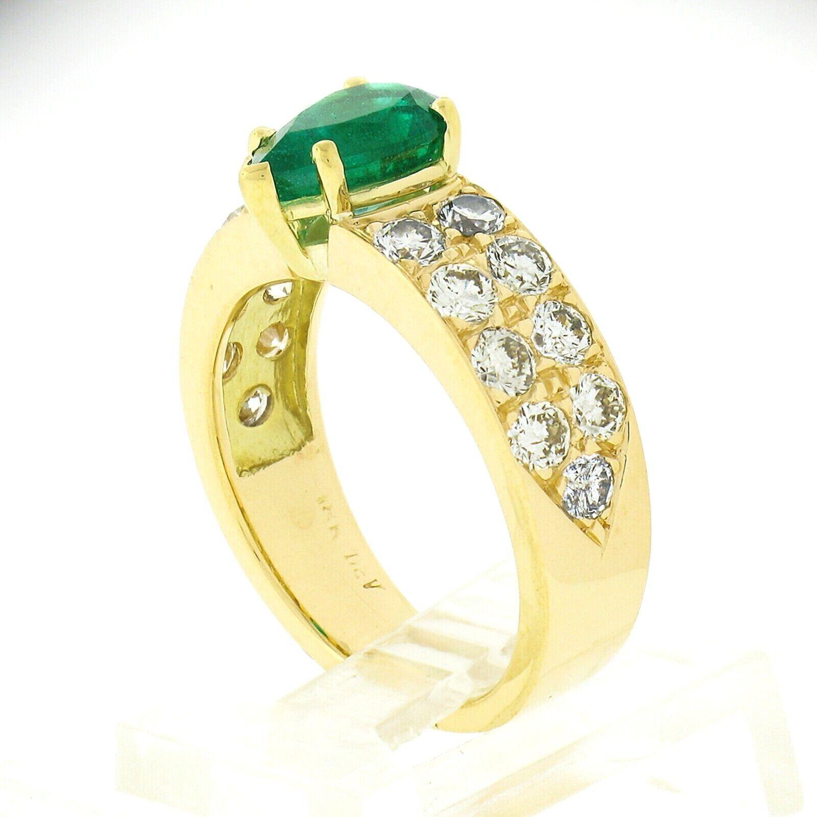18k Gold 1.80ct Pear Cut Emerald Solitaire & Pave Round Diamond Engagement Ring For Sale 2