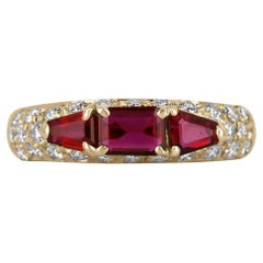 Anillo de oro de 18 quilates con rubí y diamantes de 1,80 qt, rubí rojo sangre en baguette