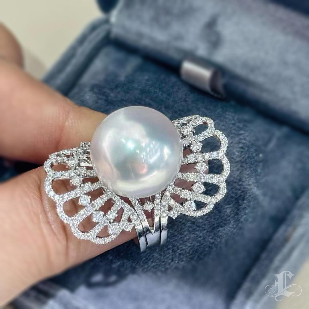 【Crown Radiance】Regal Fan Convertible Aurora South Sea Pearl & Diamond Ring For Sale 2