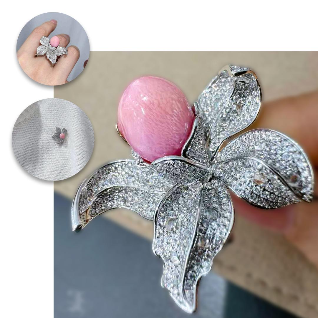 A masterwork of sculptural elegance and versatility, this Majestic Orchid creation from the Conchéa collection is a true high-jewelry treasure.
Designed to transform seamlessly between a ring, pendant, and brooch, the piece features a rare natural