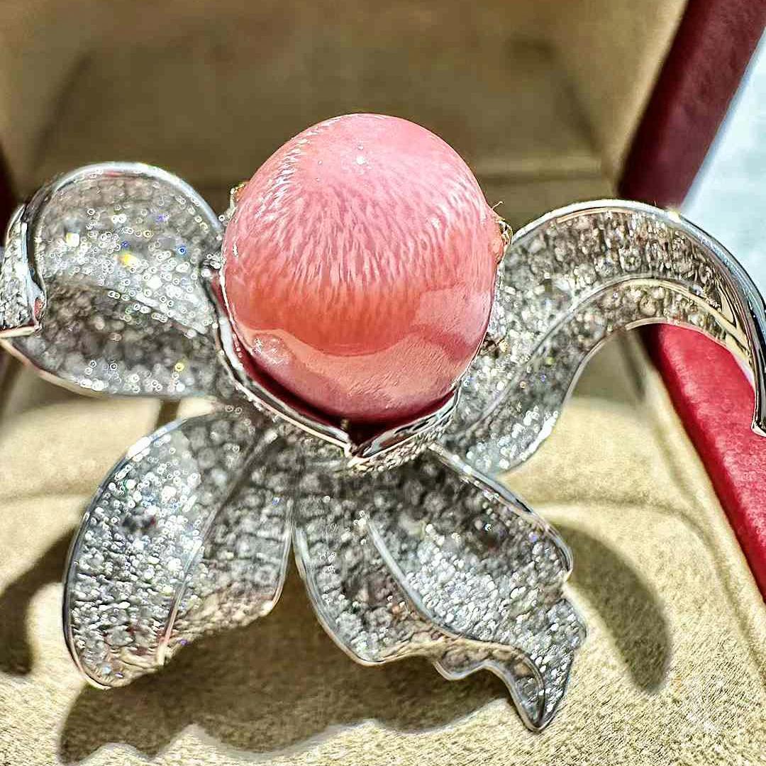 Women's 【Conchéa】Majestic Orchid Convertible 3-Way Conch Pearl Jewelry — 8.1ct For Sale