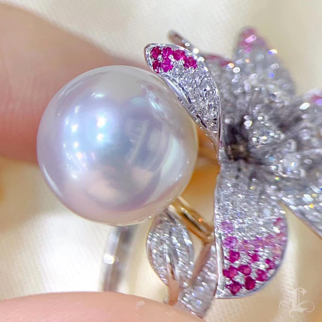 【Vine Symphony】Petalburst Aurora South Sea Pearl Diamond Sapphire Ring In New Condition For Sale In New York, NY