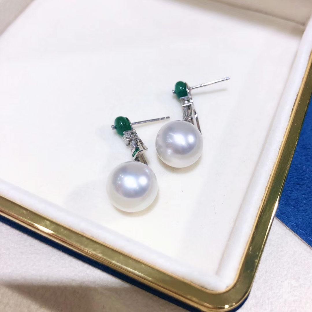 【Crown Radiance】Emerald Bloom Aurora South Sea Pearl Gala Earrings For Sale 1