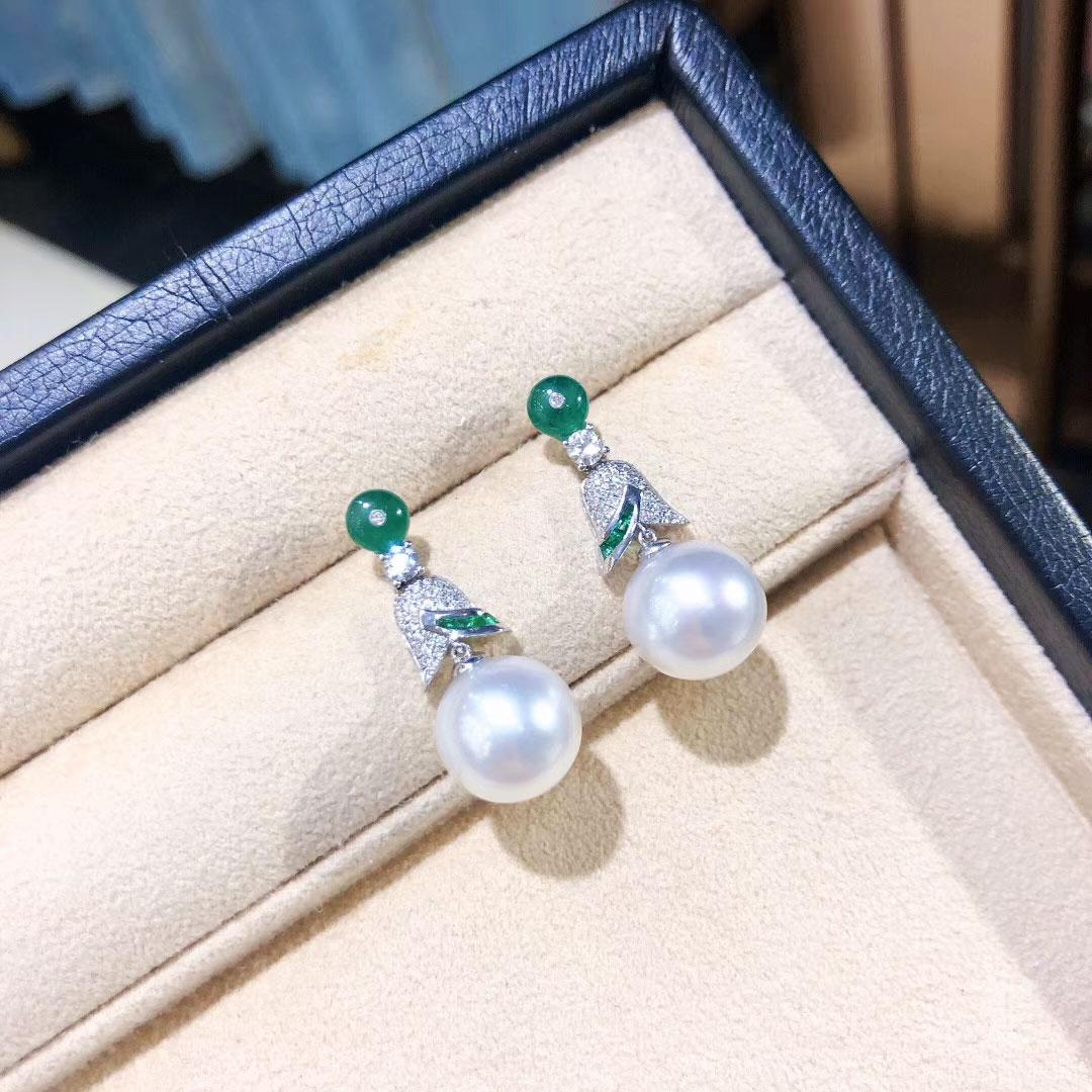 【Crown Radiance】Emerald Bloom Aurora South Sea Pearl Gala Earrings For Sale 3