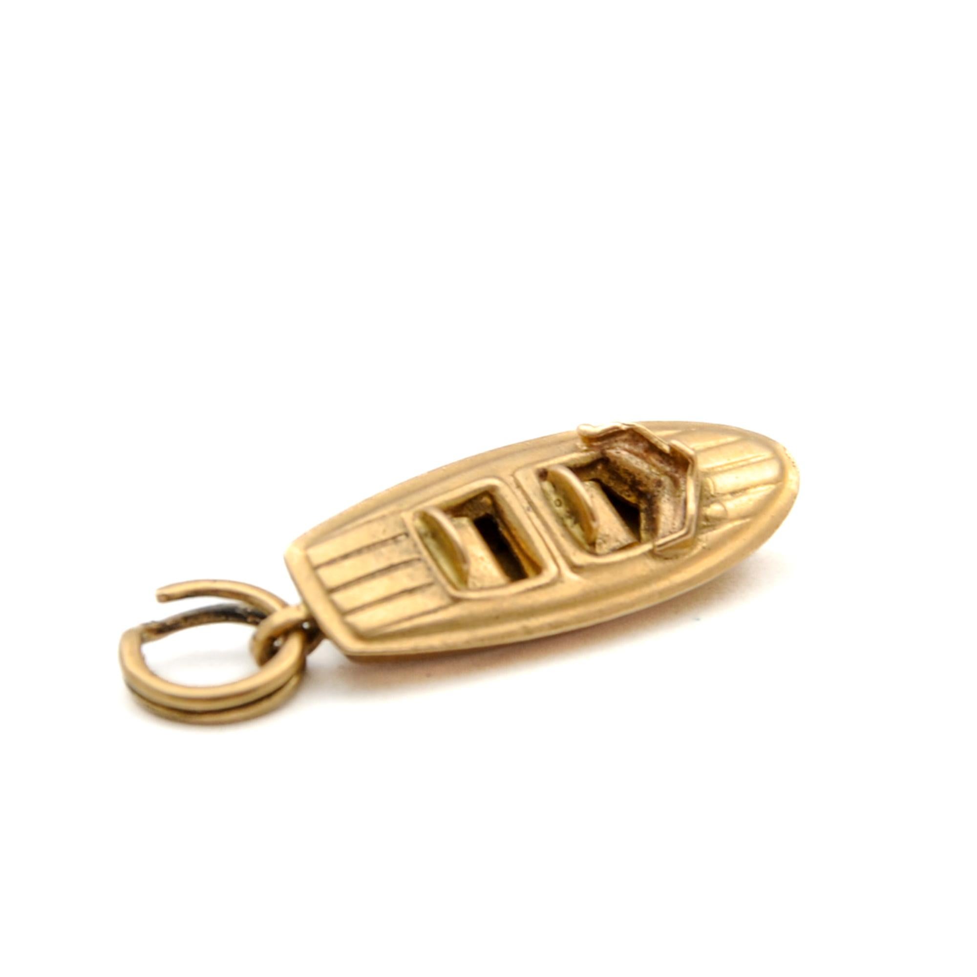 Vintage 18K Gold 1960's Italian Speedboat Charm Pendant For Sale 3