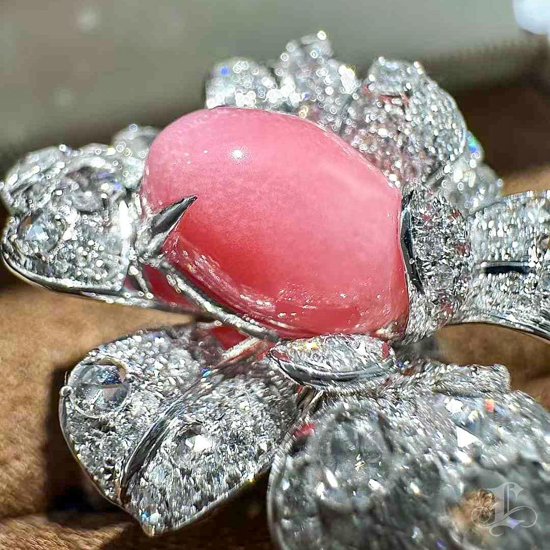 【Conchéa】Flammende Grace Convertible Petal Ring Anhänger - 4,15ct Conch Perle im Zustand „Neu“ im Angebot in New York, NY