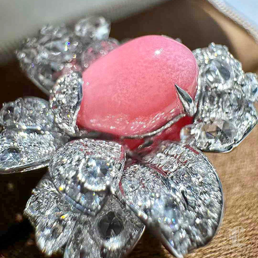 【Conchéa】Flammende Grace Convertible Petal Ring Anhänger - 4,15ct Conch Perle Damen im Angebot